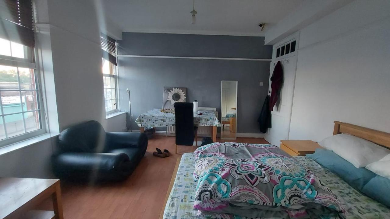 London Edgware Station Apartment Exterior foto